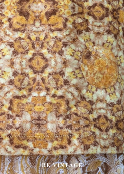 金棕柔和花磚絨布上衣8