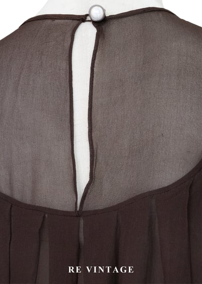 深褐流沙 - 極簡透感壓褶雪紡背心10