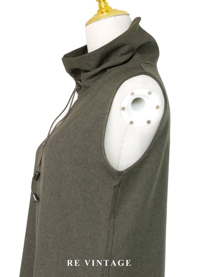 質感單品 - 抽繩領機能感森林綠長洋裝9