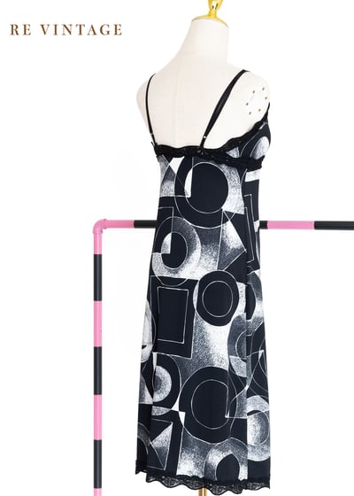 『歐洲寶物』黑與白幾何圖形pixelated印花細肩帶洋裝4