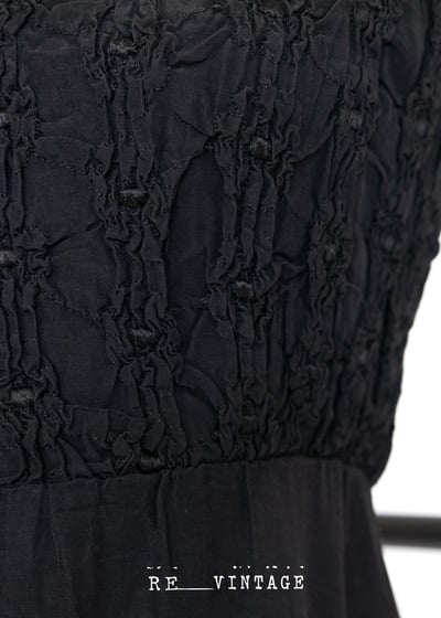 『紐約寶物』氣質の抓皺紋路黑色細肩帶洋裝10