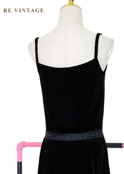 慵懶美女神黑絨細肩帶洋裝15