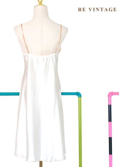 法式晨光白日夢花朵刺繡緞面洋裝9