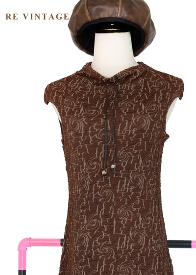 棕紅色漩渦圖騰抽繩領洋裝3