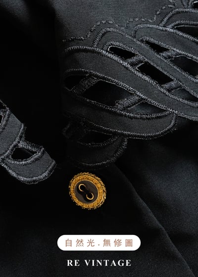 質感單品 - 法式雕花金釦鏤空領黑襯衫14