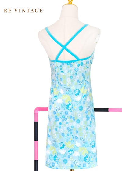 清涼薄荷藍轉動的小花細肩帶洋裝10