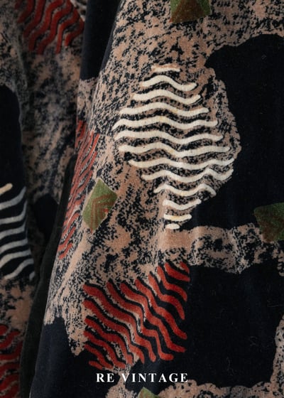 暗色拼貼圖騰藝術感絨布外套10