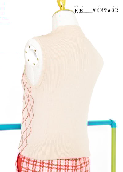 紅紅菱格米白色針織上衣6