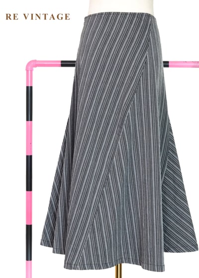 弦樂的平行時空 - 灰黑細縱紋斜裁拼接裙（25"）1