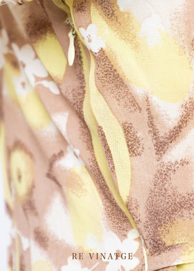 流動黃線條小白花超可愛長洋裝11