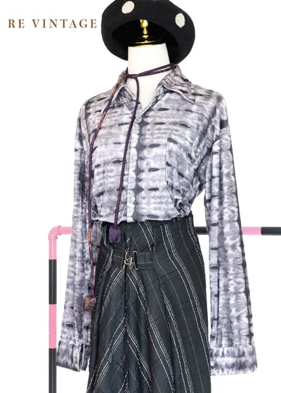 銀灰色の暈染斑紋絨布襯衫1