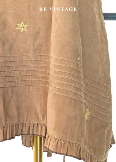 糖漬小花荷葉邊煙草色迷你洋裝3