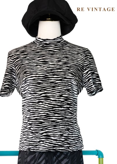 黑白流動斑馬紋絨布上衣1