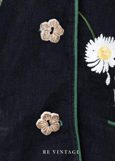 『歐洲寶物』春天小花木釦麻質感長版背心13