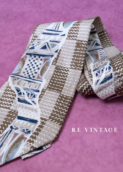 藍釉淘氣雕刻領帶5