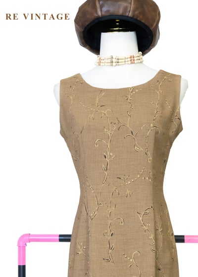 午後的一杯榛果拿鐵 - 藤蔓刺繡長洋裝3