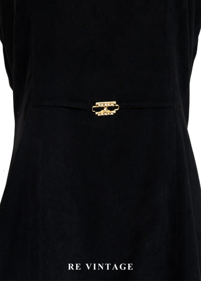 質感單品 - 極簡俐落金釦黑色迷你洋裝6