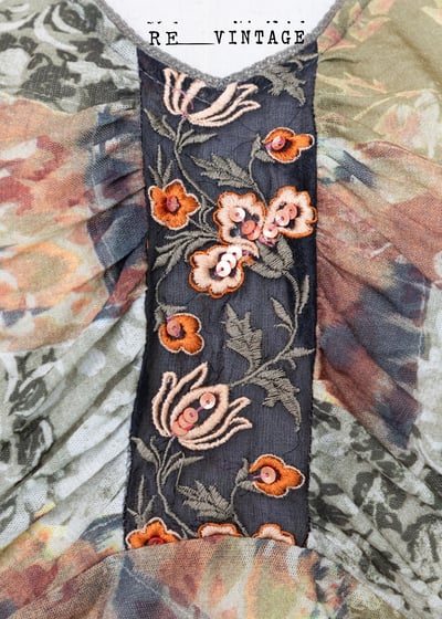 文藝古典圖騰透膚上衣3