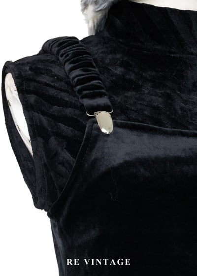 極簡主義 - 銀釦黑絨吊帶長洋裝7