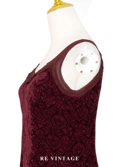 勃根地神秘古典浮雕絨布洋裝10