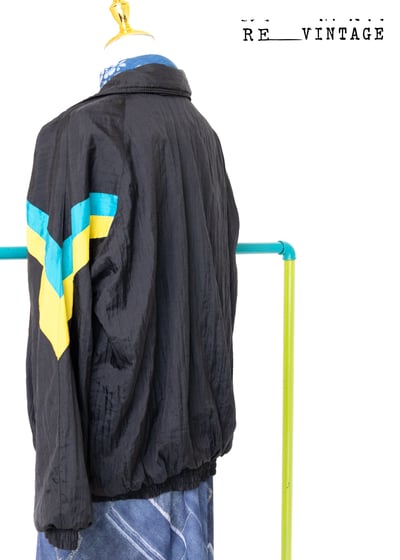 打籃球得滿分的黑色運動外套2