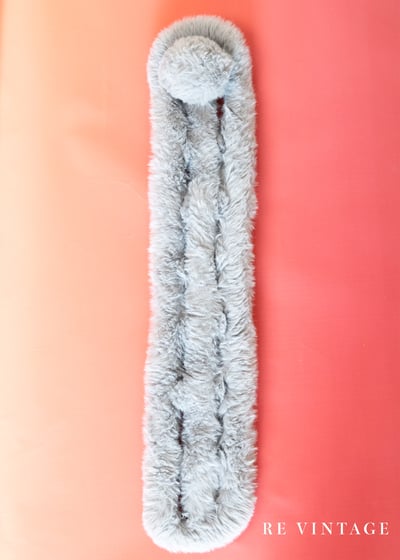 冰山美人灰絨毛圍巾1