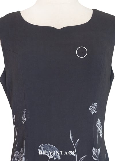 浪漫的白色野花深灰短洋裝16