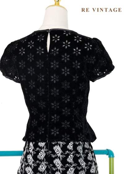 刻畫在夢裡的黑色小花上衣8