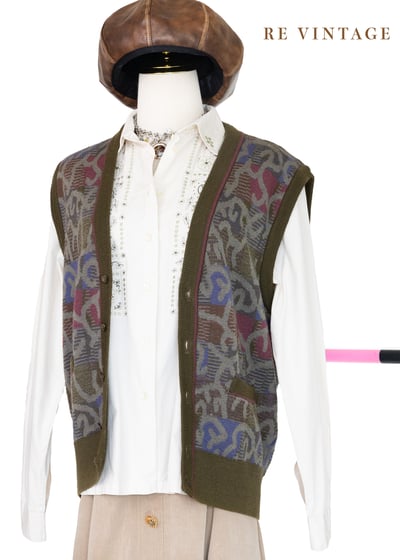 軍綠色の抽象線條針織毛背心1