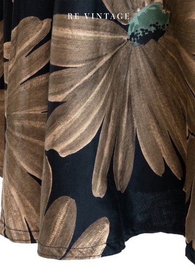 褐色大花黑底復古洋裝10