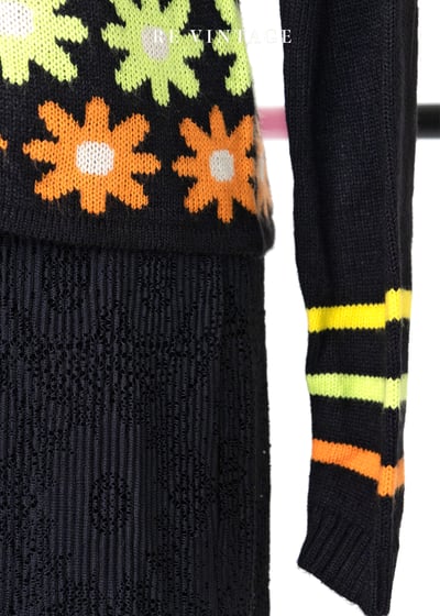 三色小花可愛的針織毛衣6