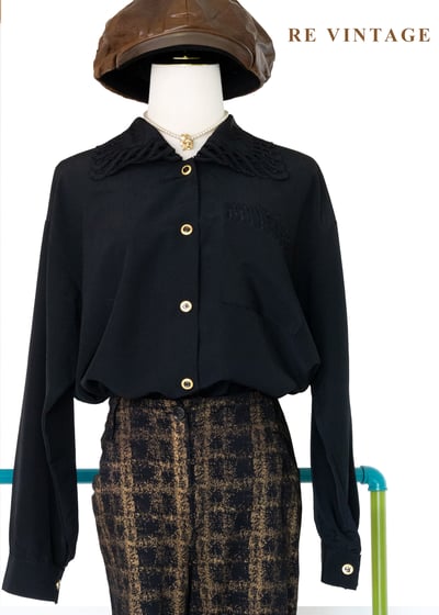 質感單品 - 法式雕花金釦鏤空領黑襯衫1
