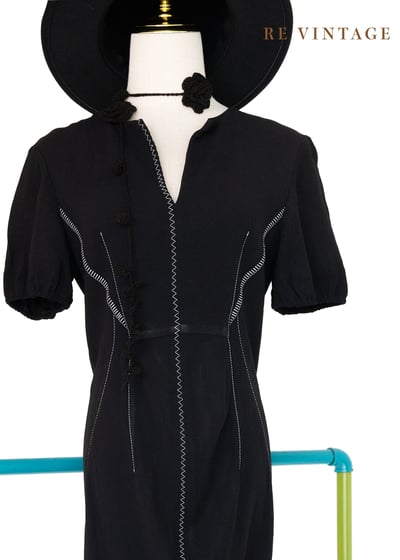 黑底白線結構感貼身洋裝3