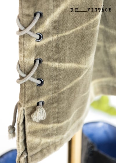 Betty 辣辣墨綠色波紋絨布喇叭褲4