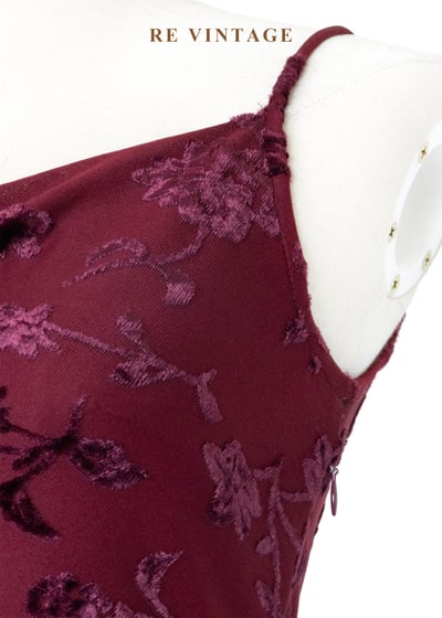 夜宴紅影浮雕花卉細肩帶洋裝7