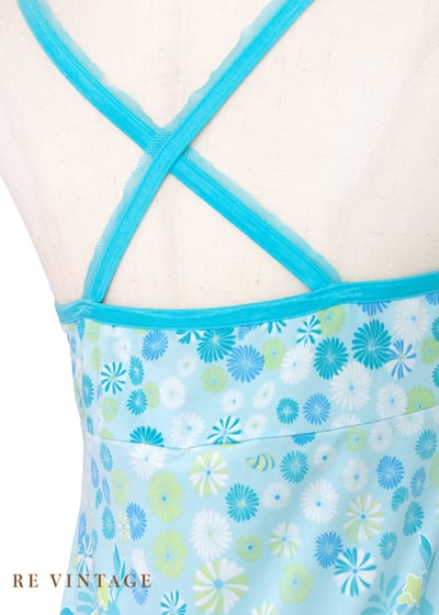 清涼薄荷藍轉動的小花細肩帶洋裝11