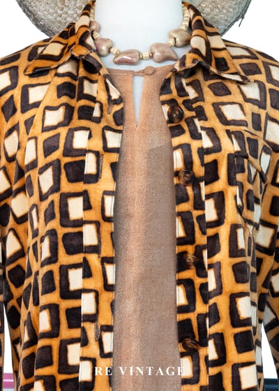 琥珀黑糖方格迷宮絨布上衣3