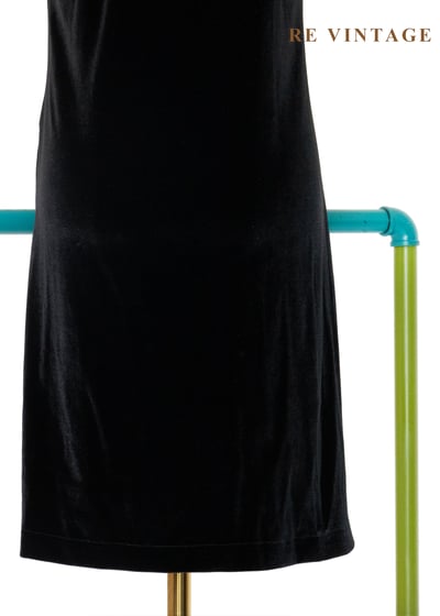 貴族學院端莊的黑絨無袖洋裝9