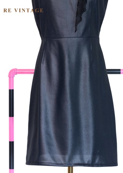 質感單品 - 黑光繫結簡約露背迷你洋裝3