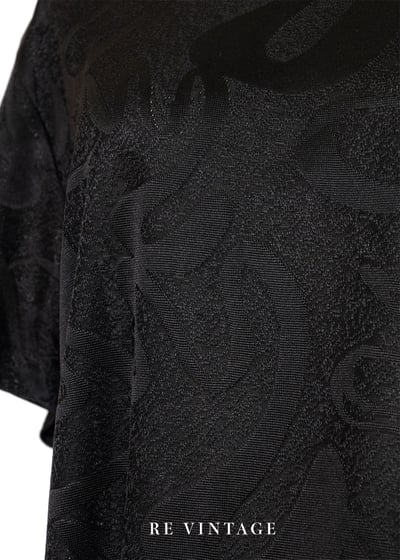 必備單品 - 極簡黑色波紋上衣7