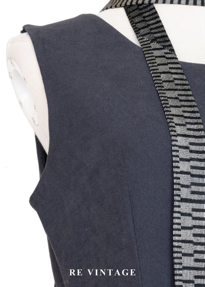 質感單品 - 詩意刺繡花卉深灰色秋冬洋裝5