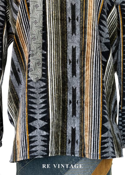 大地系圖騰線條異材絨布上衣4