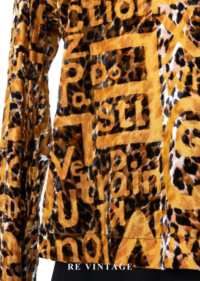 狂熱派對金豹字母絨布上衣8