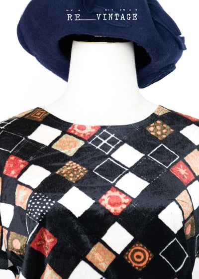 黑絨拼接圖騰薄款上衣7