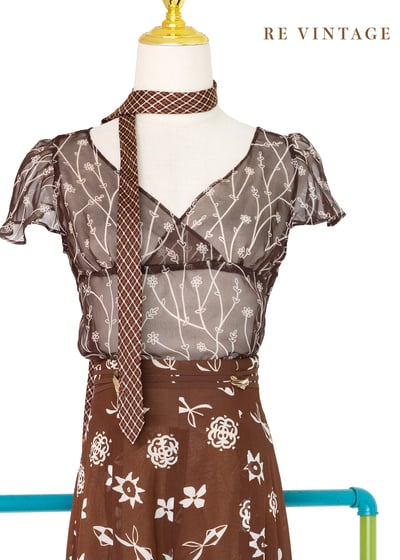 咖啡小白花透膚上衣1