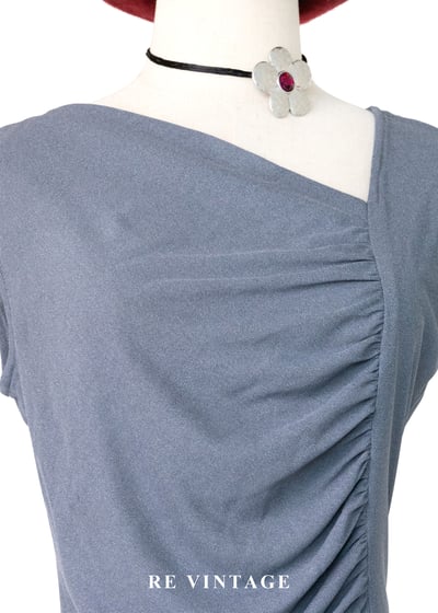 質感單品 - 霧灰裡的斜向抓皺上衣3