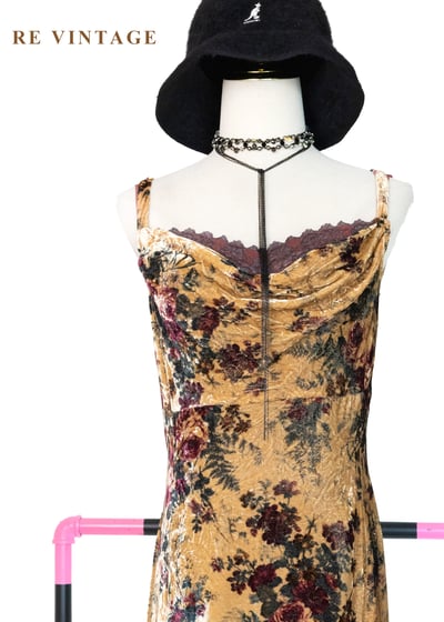 酒紅玫瑰琥珀滿版繁花絨布長洋裝3