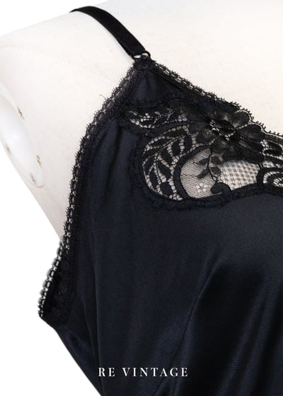 黑系花朵簍空細肩帶小背心4