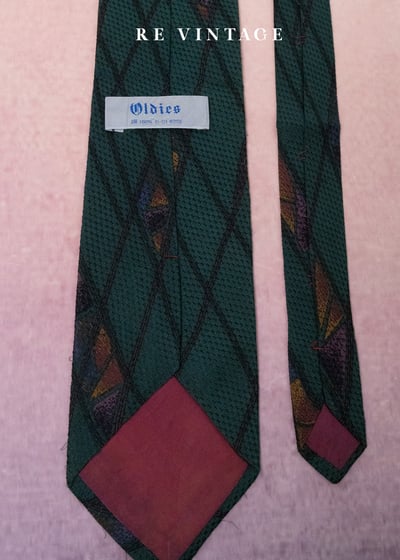 森林深處的幾何殘影領帶4