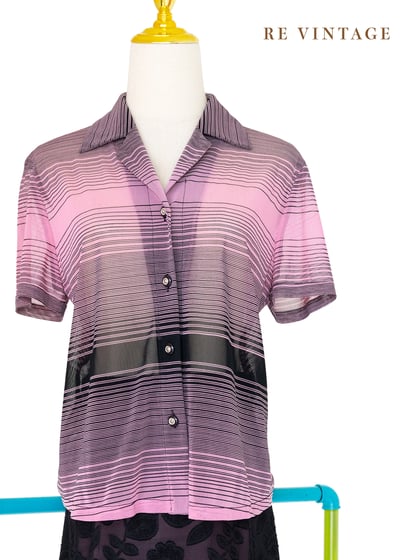 黑與粉相間線條網紗透膚上衣7